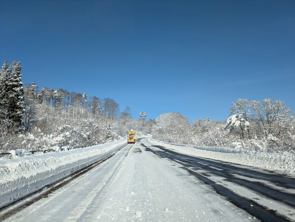 信濃町ＩＣから黒姫へ向かう雪道