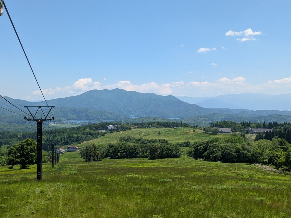 黒姫スキー場から見る野尻湖と斑尾山